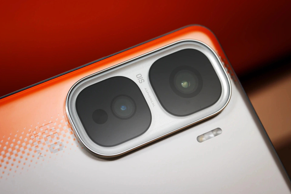 vivo宣布清倉，16GB+1TB跳水1222元，頂配版旗艦降至“谷底價”