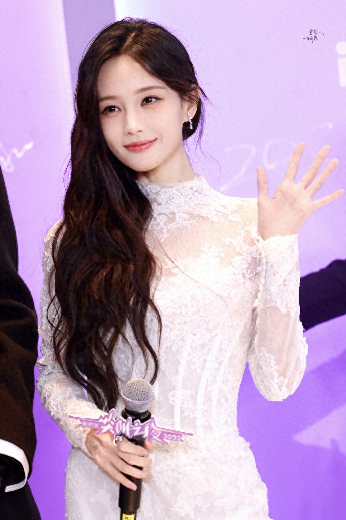 李一桐超美白色蕾丝造型