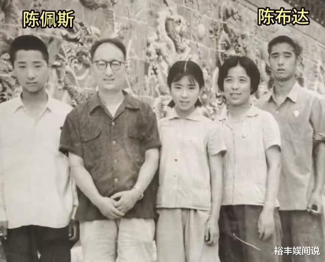 陈佩斯三兄妹罕有“同框”！大哥老到不敢认，妹妹衣着华贵好富态