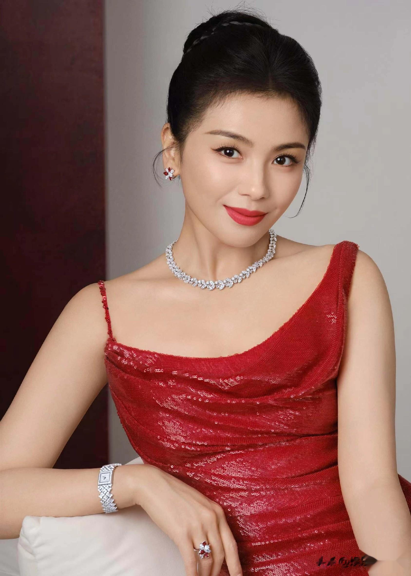 刘涛2026美照首秀！温柔与知性的完美融合，这波优雅暴击太绝了