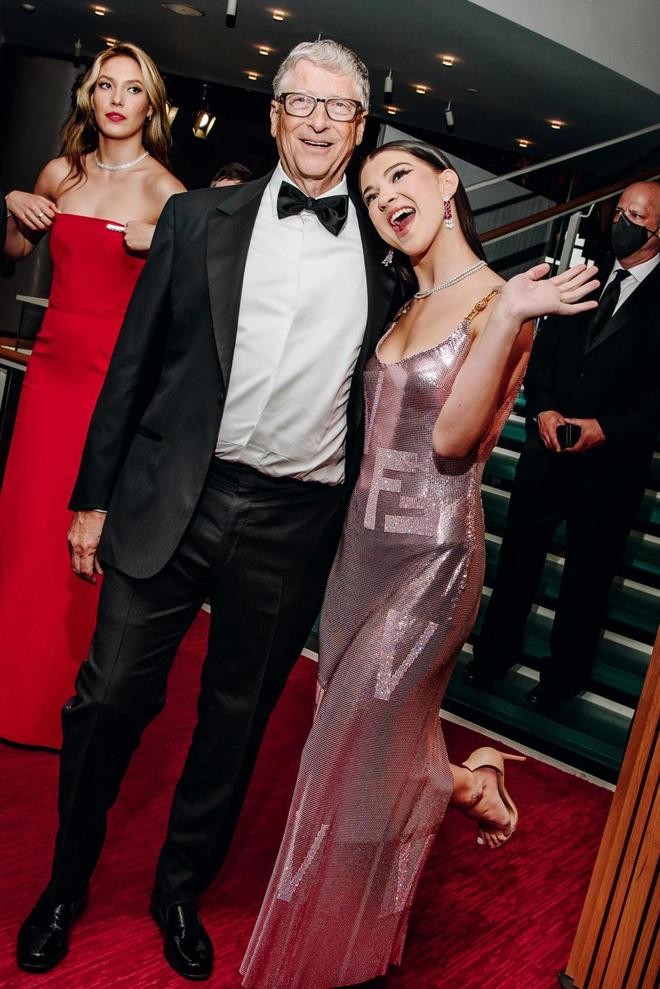 比尔盖茨小女儿:称创业“不靠爹”,炫耀自己筹资12亿,又被嘲了