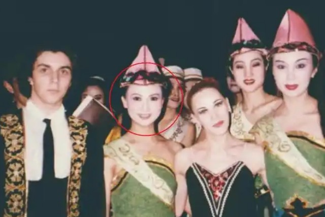 国家一级演员两种反差结局,朱媛媛万人送别,她却成“反面教材”