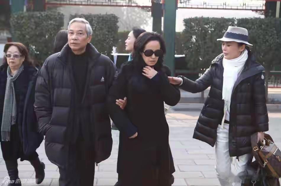 嫁大13岁名导被捧红,丈夫病逝后不愿再演戏,57岁的剧雪现状如何