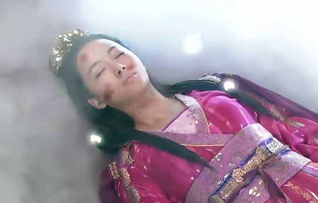 放弃主持事业，嫁大15岁“软饭男”，如今才明白她的选择有多明