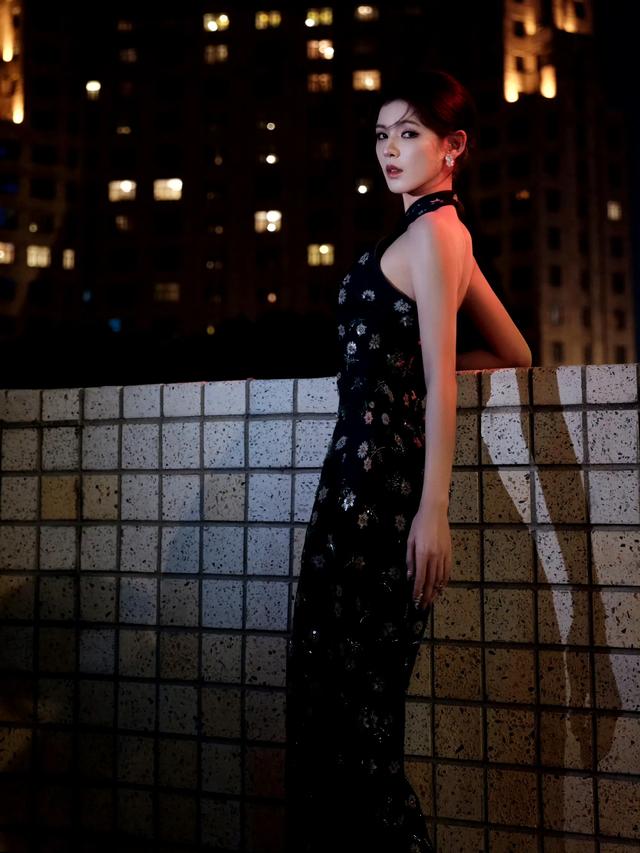 张予曦，极品建模脸