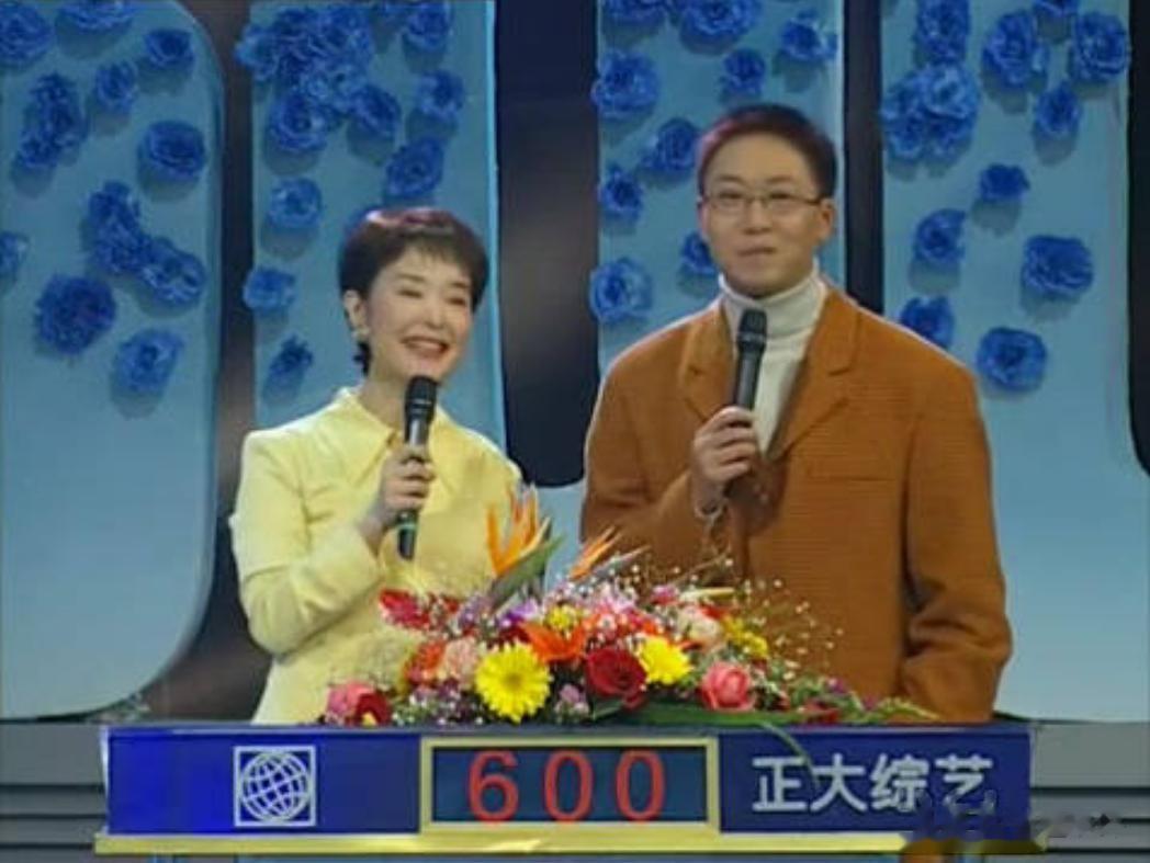 他曾是央视主持，却因“任性”引起领导不满，如今54岁在街头吃播