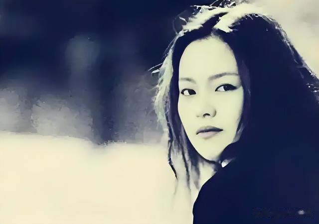 汪峰女友近照曝光：腹部明显突起，妈妈表情说明一切！