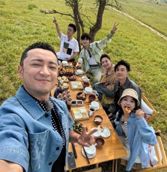 42岁尼格买提高调迎喜讯，央媒亲自发文，看来撒贝宁说对了