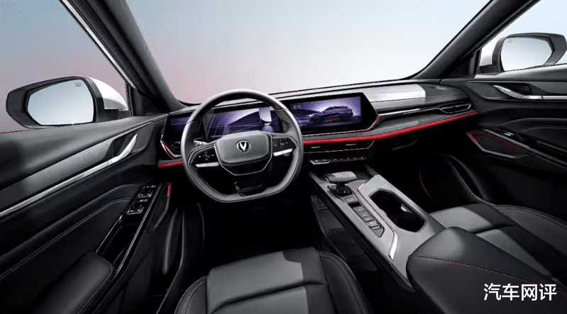 长安X5 PLUS鲸喜版售8.99万！配备30英寸环抱式三联屏