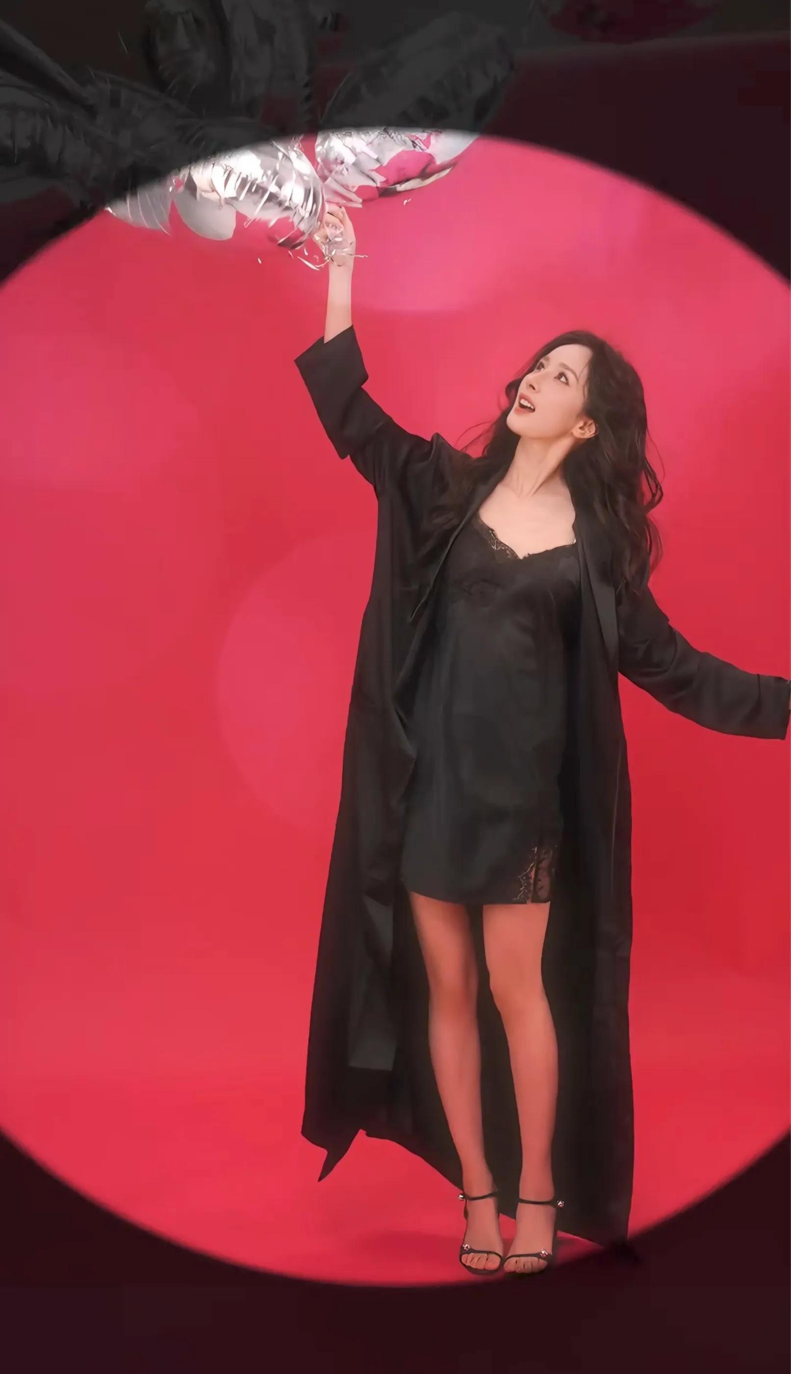 杨幂2026维密新年宣传片，身材好火辣