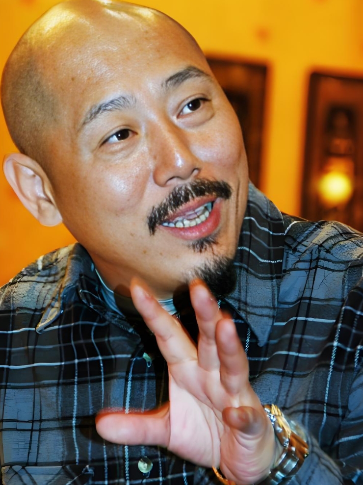 曾身价过亿，二婚娶小18岁京剧名家，71岁孤身一人，儿子他成骄傲