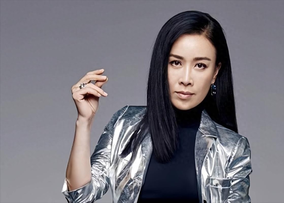 那英质疑《声鸣远扬》比赛作假，何炅被吓结巴，谷建芬的评价真准