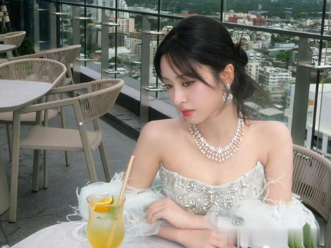 沈月，甜美与浪漫合体