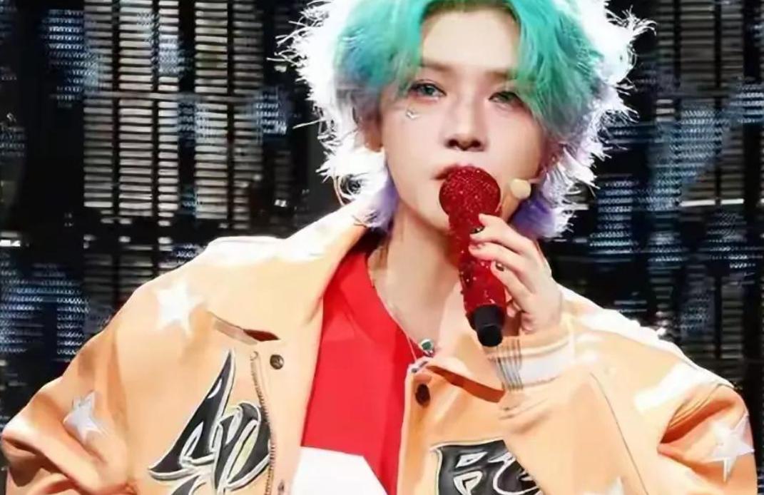 这一次,风光亮相米兰时装周的关晓彤,彻底撕碎了鹿晗最后的体面