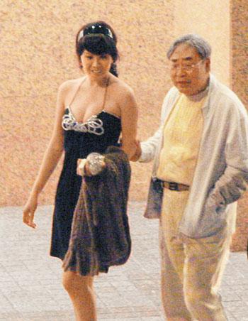 她曾是体操女神，退役后与大51岁的干爹谈恋爱，如今收获新的人生