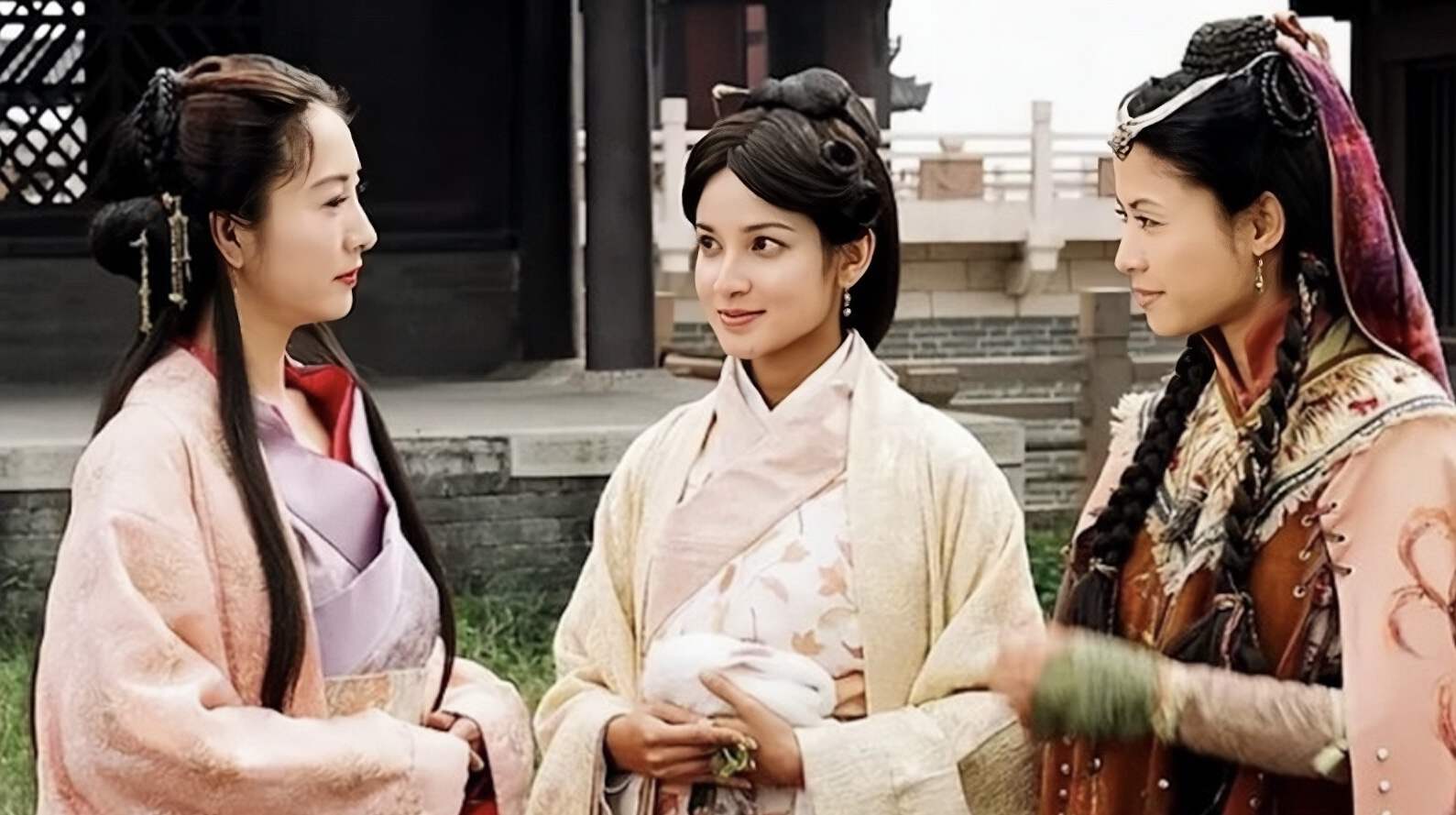 香港知名混血女星状态冻龄,嫁入豪门风韵犹存,不介意当后妈