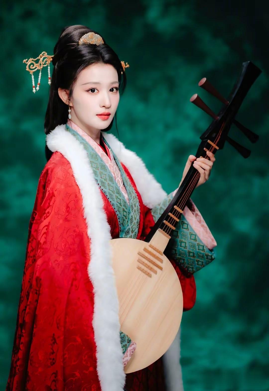 春晚镜头杀疯了！王楚然不到20秒惊艳全场，涨粉超65万