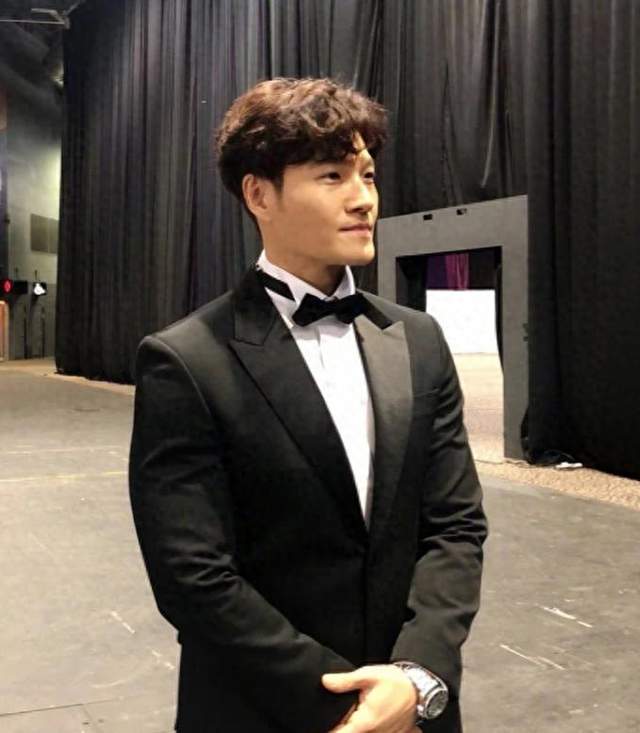 49岁韩国男星官宣结婚，未透露新娘身份，婚礼仅邀请家人和亲近友人