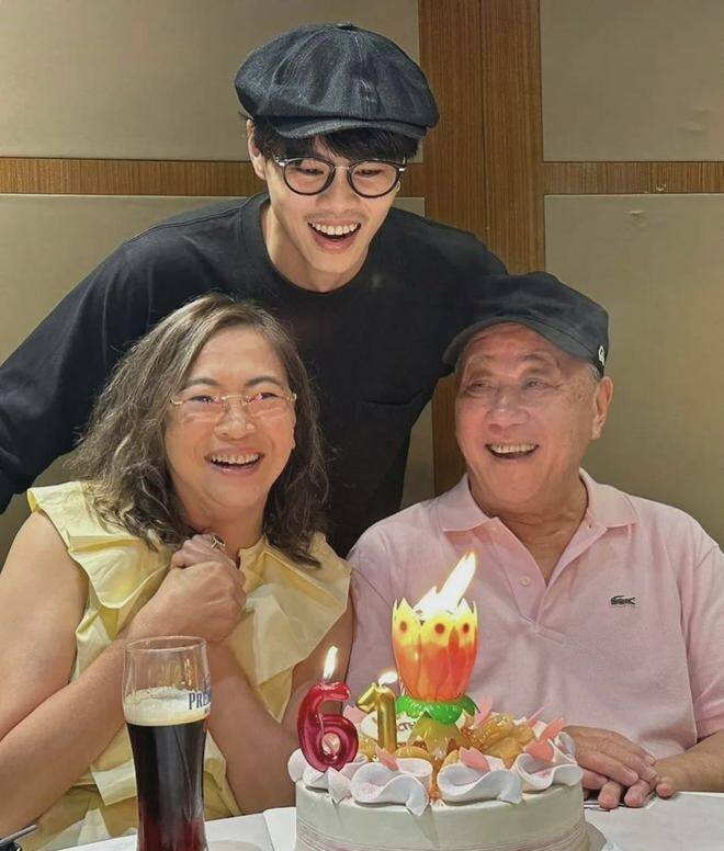 香港知名星二代的新恋情!