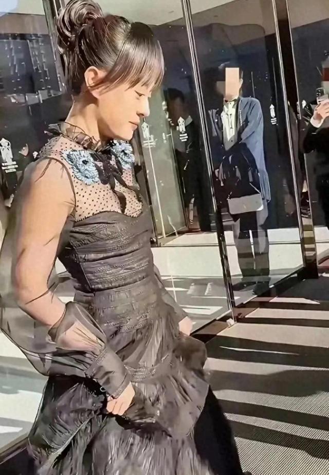 孙俪这次的衣服真难看，普通人都不穿，说实话把她颜值拉低了