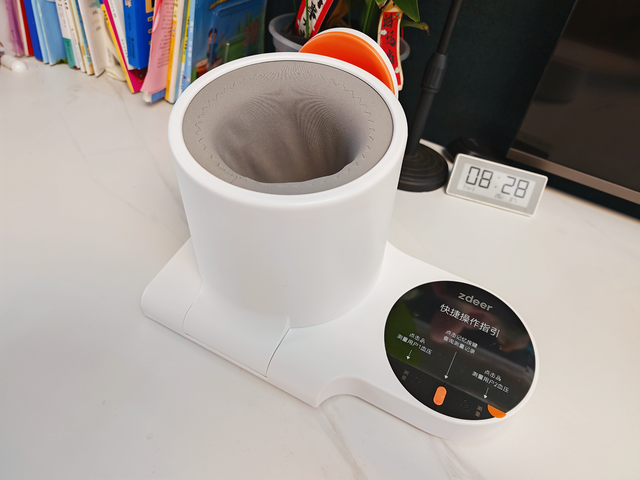 告別測血壓麻煩的煩惱，老人也可輕松上手，左點臂筒式血壓計評測