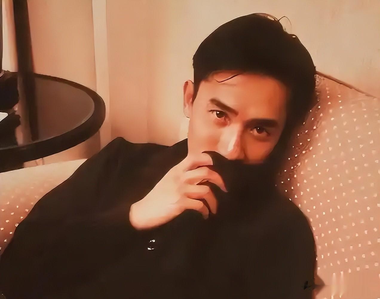 63岁梁朝伟不忍了!定居日本真相大白,张国荣的话总算有人信了