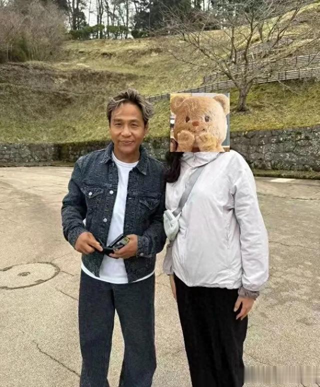 网友在日本偶遇宋小宝,染一头金发很亮眼,说是韩国欧巴也有人信