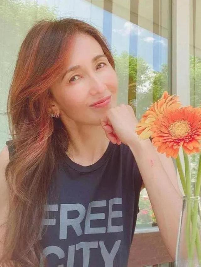 工藤静香木村拓哉结婚多年依旧恩爱！钱赚到手软，女儿个顶个的美