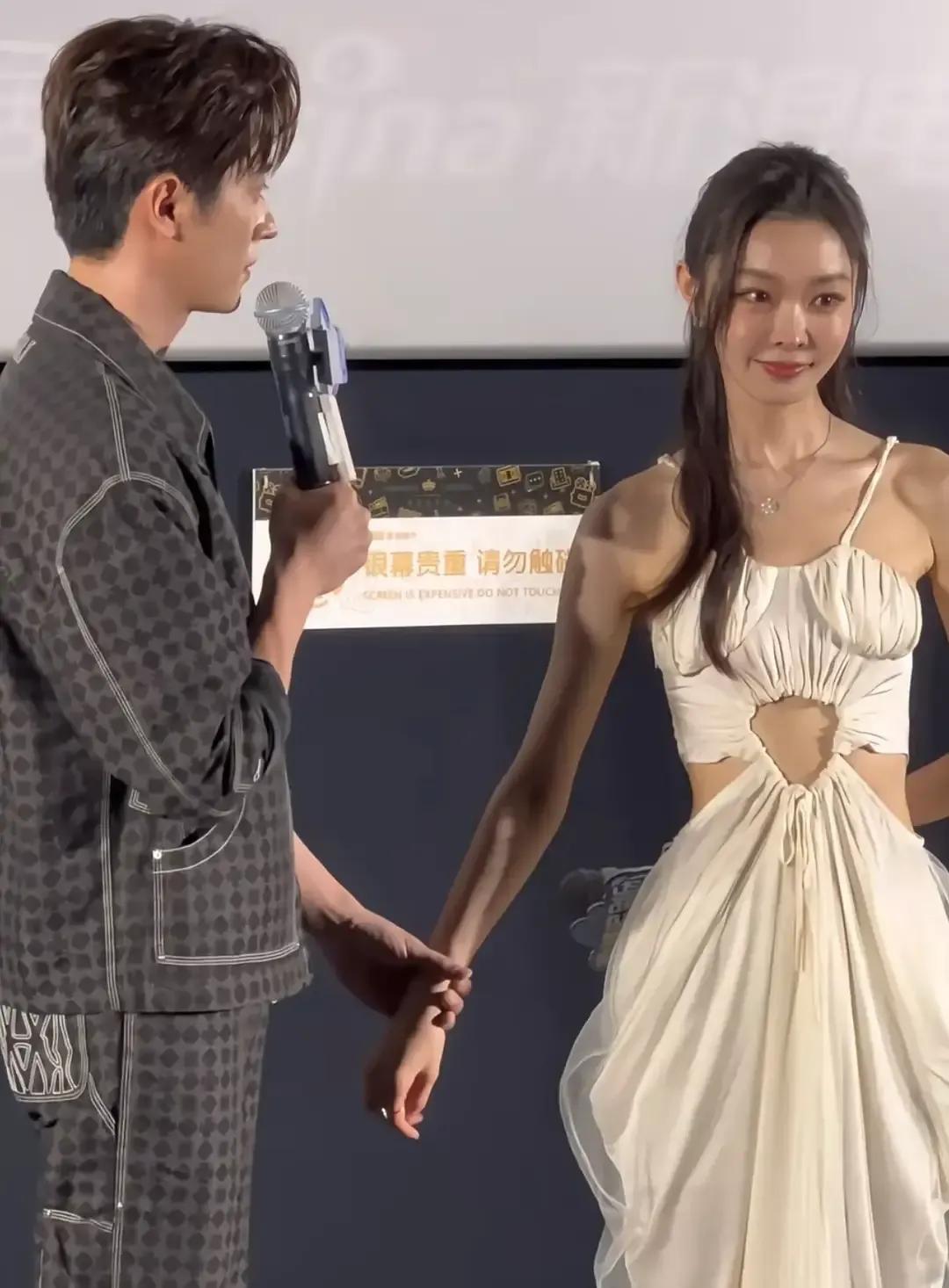 宋轶没了和白敬亭的热度之后,衣品和体重都在严重下降,真太瘦了