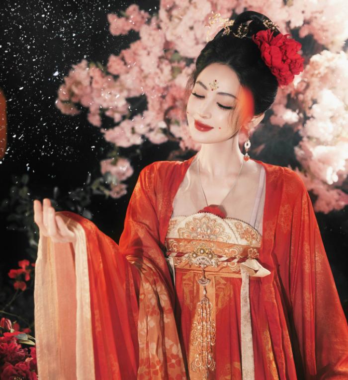 关晓彤《王牌》唐风太仙气！娜扎惊艳周洁琼灵动，宋亚轩很少年！