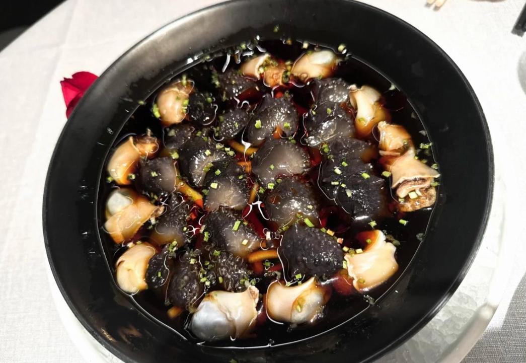 王晓晨学院风穿搭晒约会!和俞灏明高档餐厅点6道菜,发文像撒娇