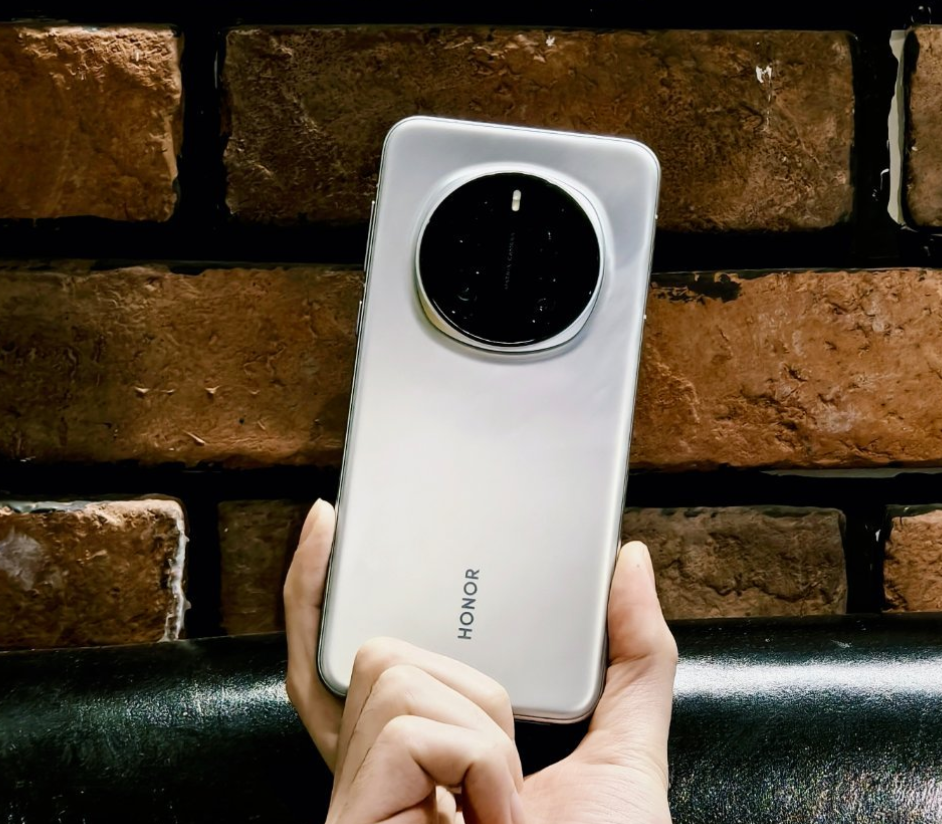 荣耀降低利润空间！高端旗舰突降1463元，16GB+512GB+100倍变焦