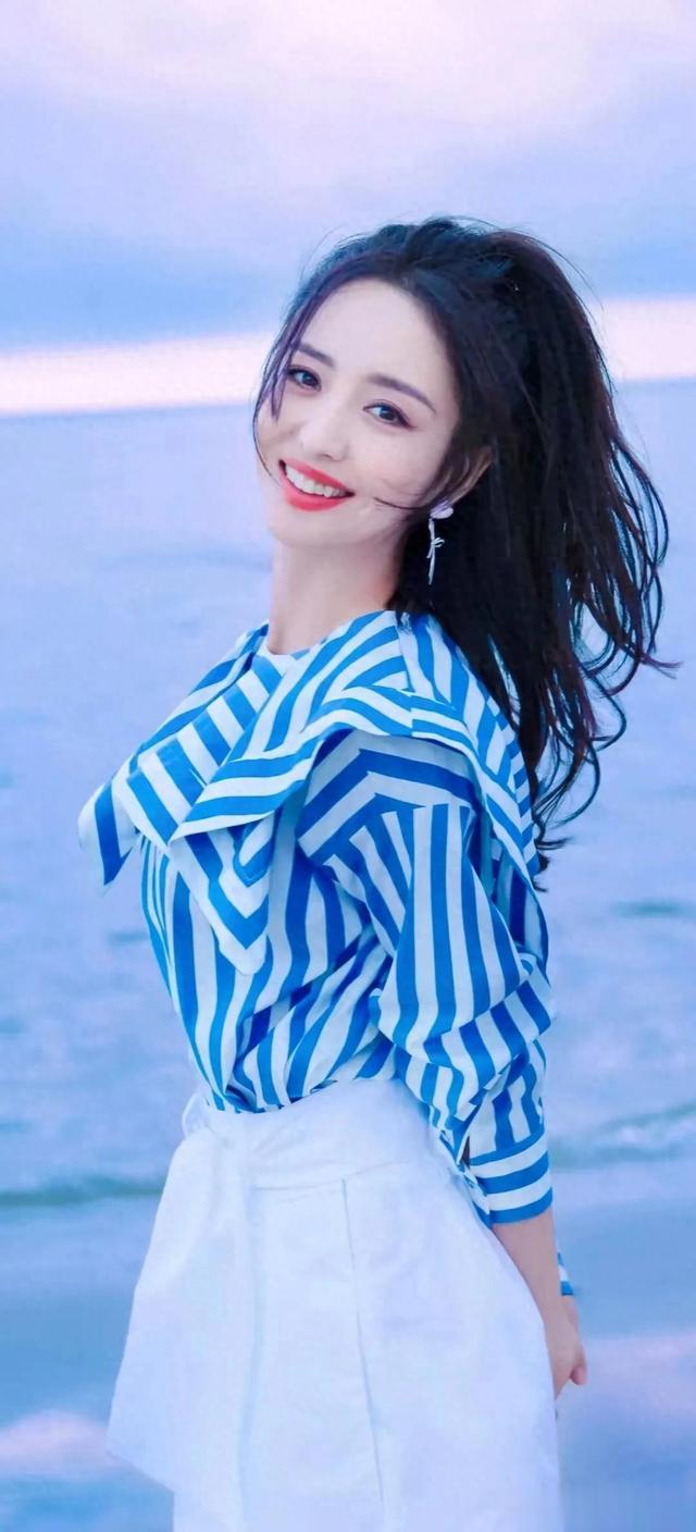 温婉秀雅,端庄大方,气质迷人的佟丽娅,楚楚动人的写真照