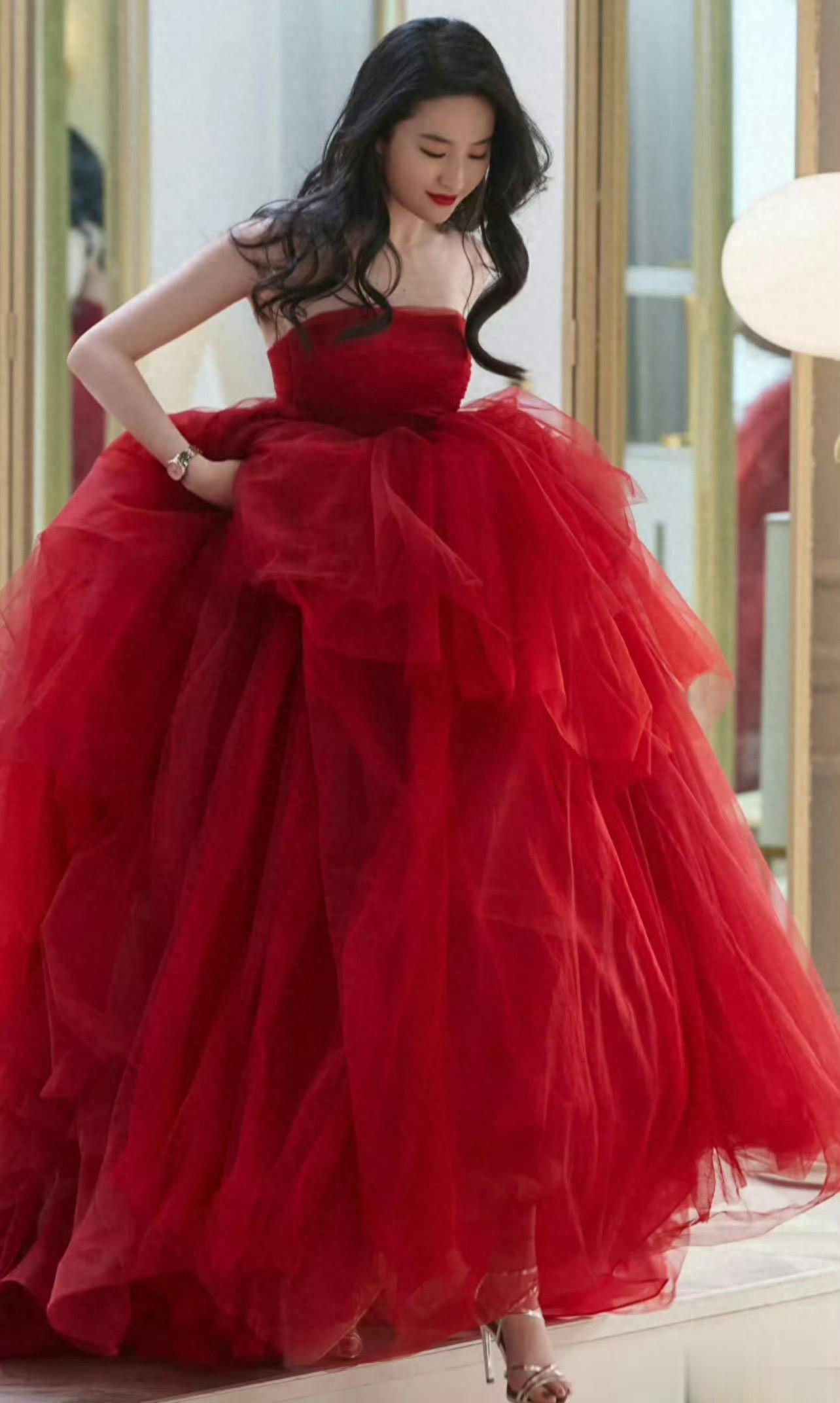 刘亦菲|谁懂刘亦菲脸的对称度隔着屏幕都可以闻到香气了 ?