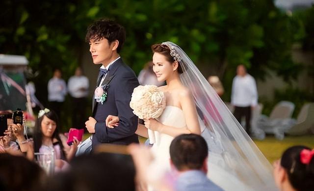 这一次，正面回应婚变传闻的伊能静，用蜕变的生活给内娱上了一课