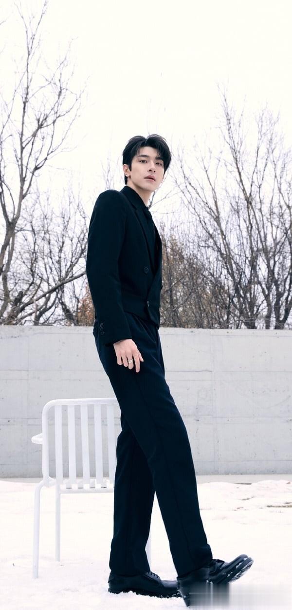 9位身高逆天男星！ 狙击蝴蝶》周柯宇没输张凌赫，这位比刘宇宁高