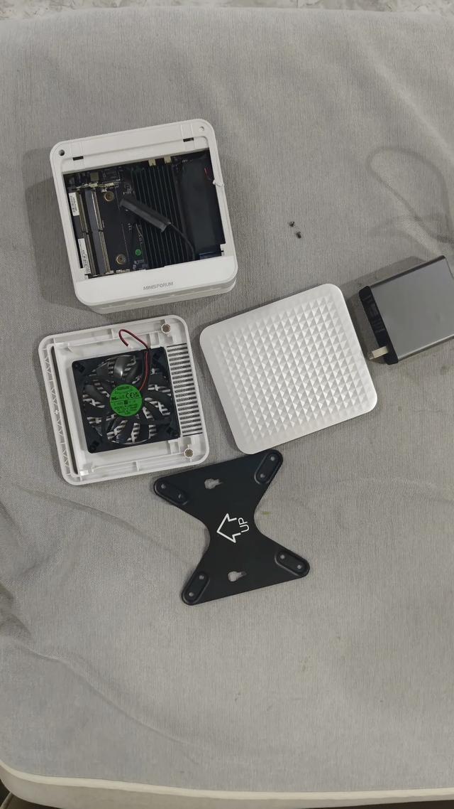 跑分超百万白色迷你主机!标配八核R9处理器,M2+2.5寸双盘位