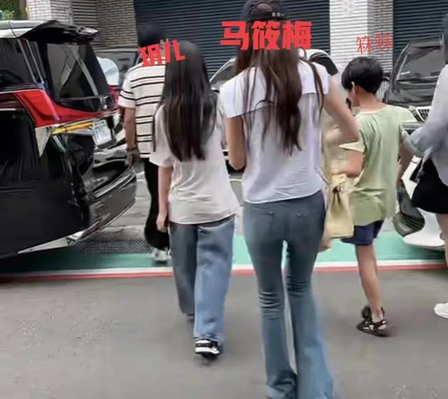 马筱梅直播手臂红肿疑似被家暴,坦言两人很好准备为汪小菲庆生