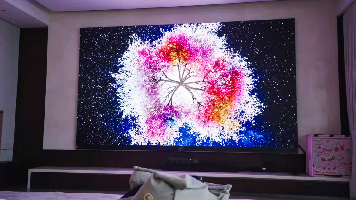 震撼開箱！全國首臺163吋海信UX Micro LED無界巨幕落戶深圳灣