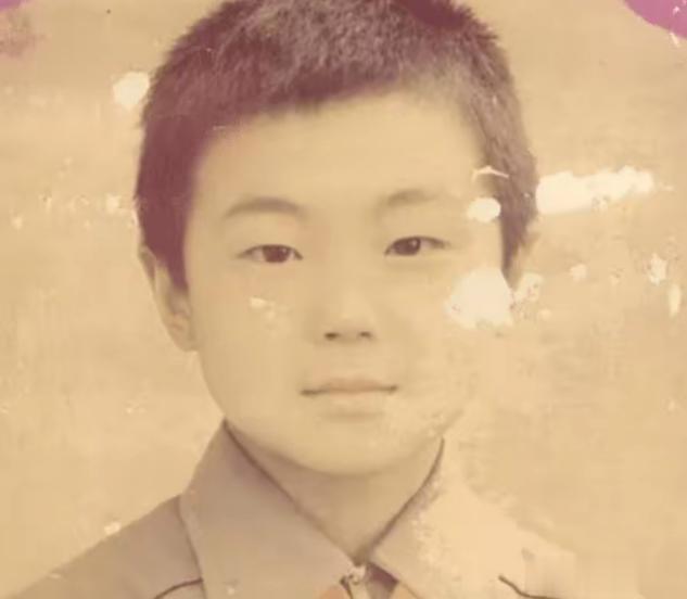 著名央视主持人刚强，为爱娶二婚春妮为妻，如今一家三口幸福美满