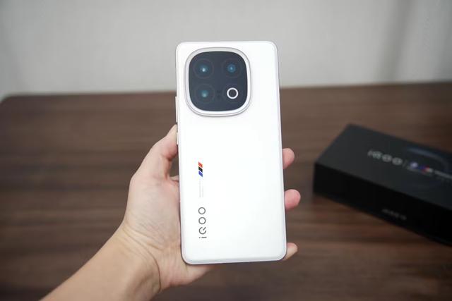 4000元以内怎么选手机?推荐四款512GB内存旗舰,可流畅使用五年