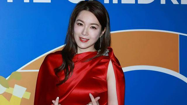 香港知名女星正式离婚，恢复单身即有追求者，宣布全面复出