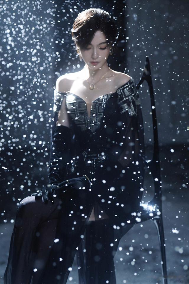 唐嫣 雪落下的瞬间，天使降临人间，原来短发也可以这么美！ ???