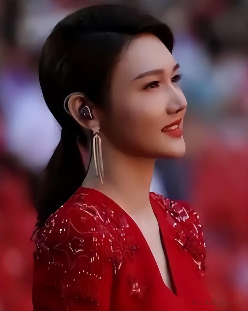 \央视穷鬼\龙洋底牌被扒光，每月撑死赚2万，和张韬关系一目了然