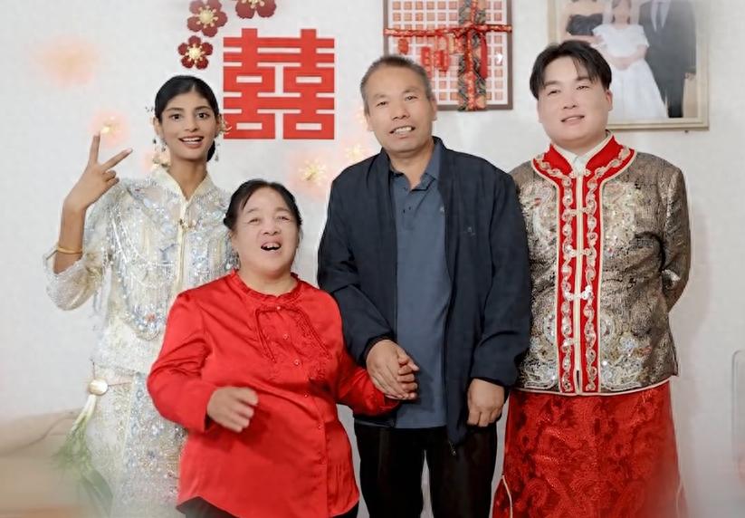 河南小黑妮喜得千金,本人回应孩子皮肤很白,打除了大家的担心