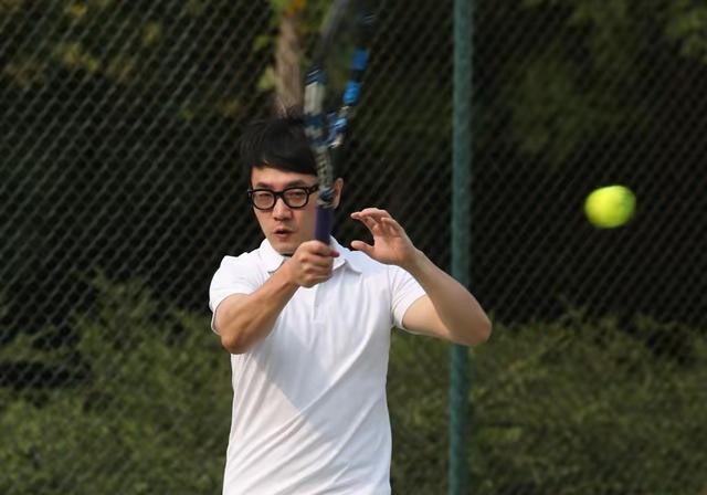 37岁上春晚唱哭全国,47岁的他成为了全网羡慕的对象