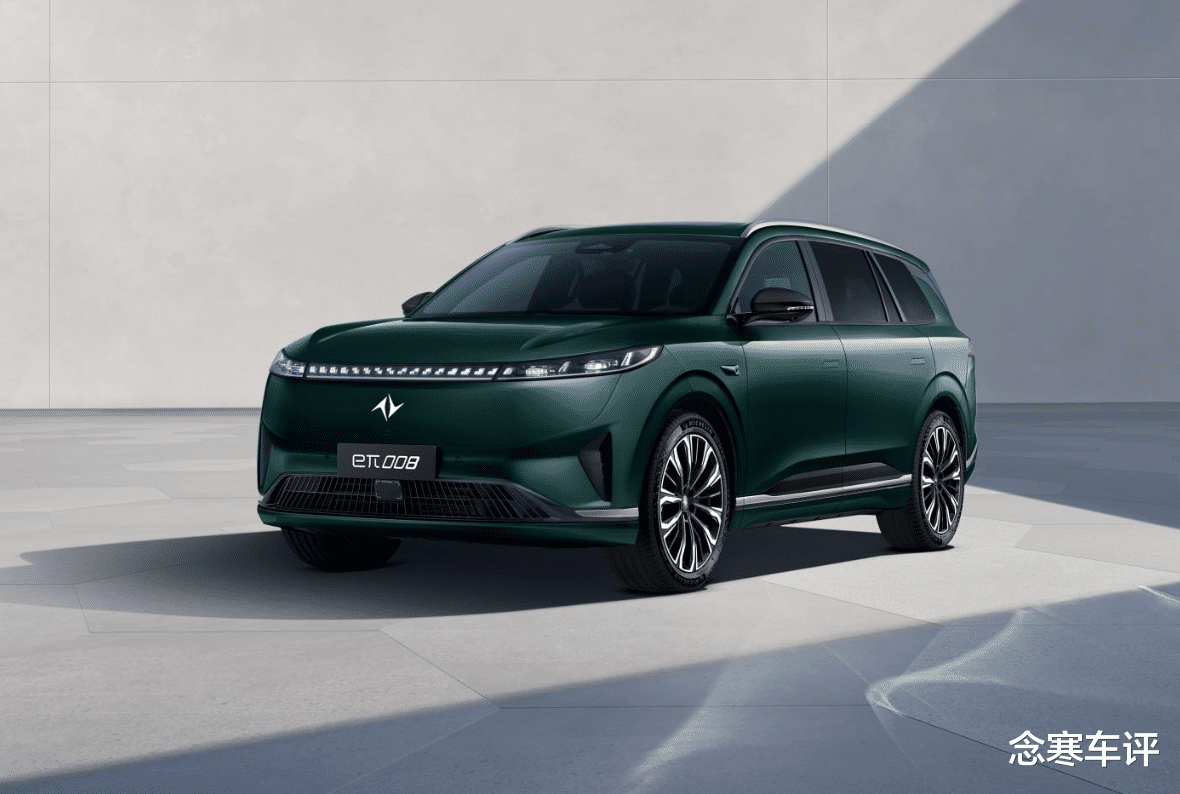 尺寸与价格的反差!东风eπ008车长超5米,轴距超3米,卖17.36万