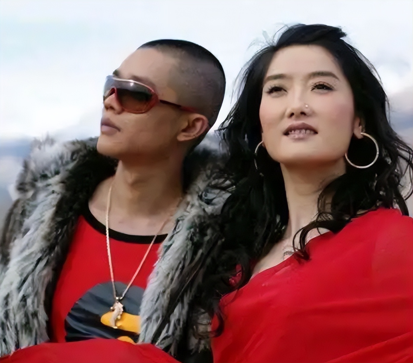 临近年关，凤凰传奇高调官宣喜讯，网友：恭喜，终于等到了这一天