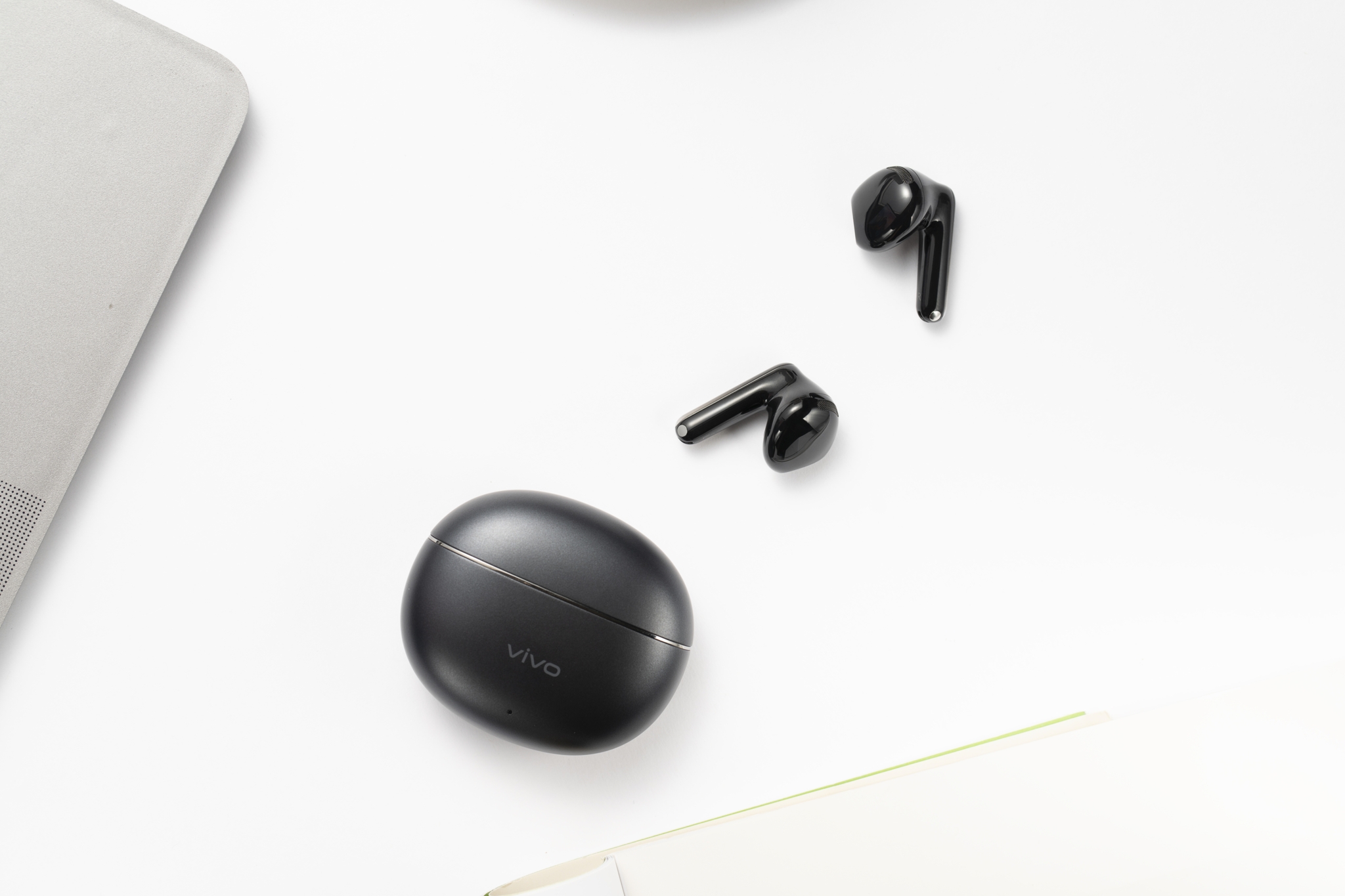 vivo TWS Air3 Pro星河黑图赏:半耳藏乾坤,深降噪如渊