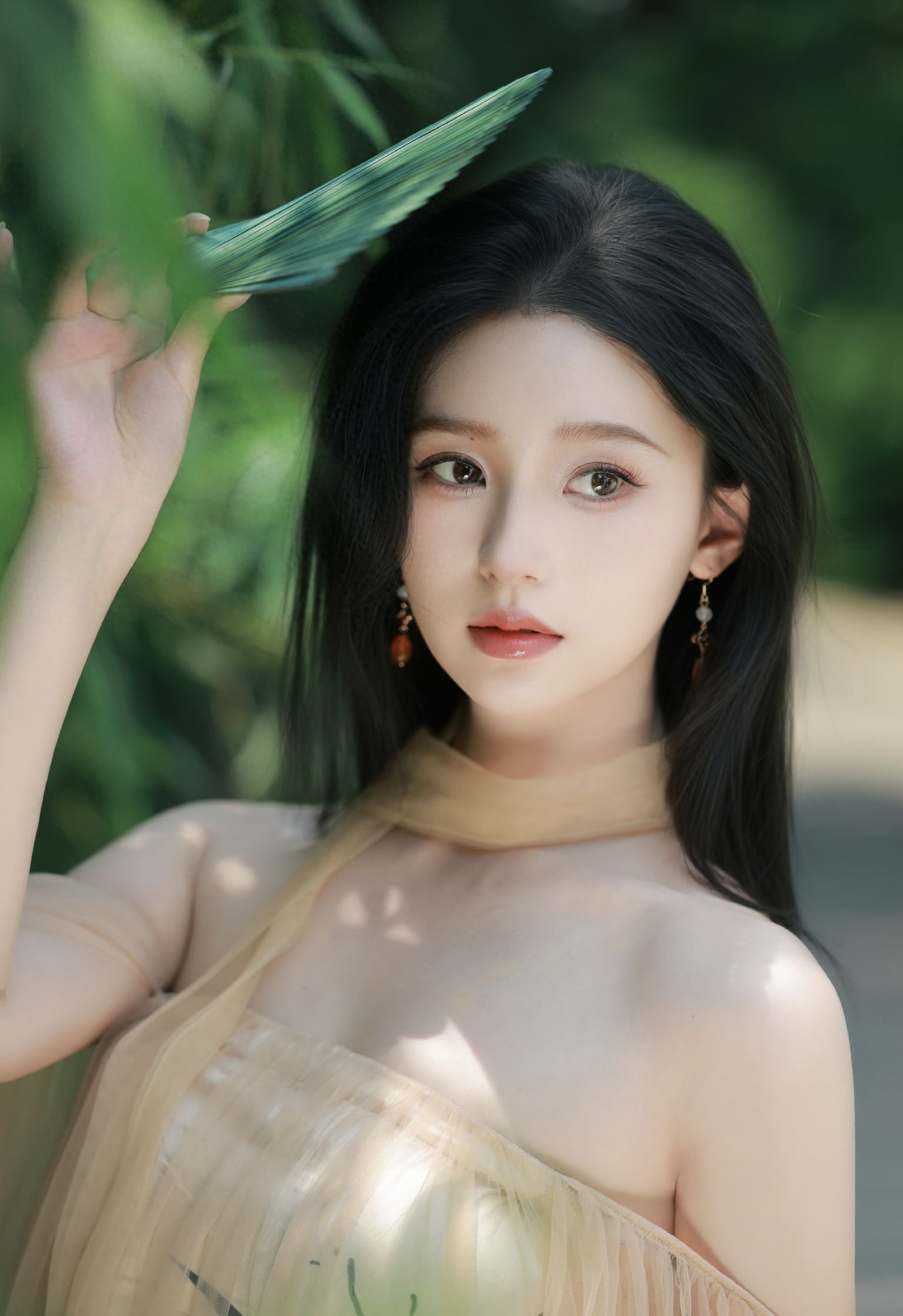 北音校花胡亦瑶,身高166cm,清颜浅笑,宛若初樱